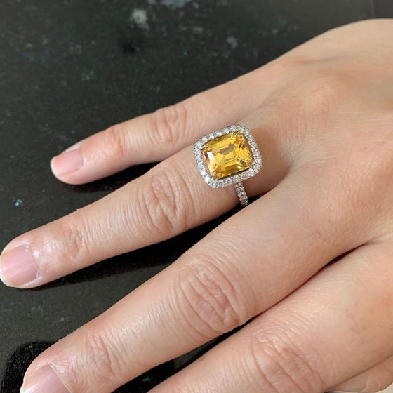 Yellow Sapphire (unheated) Ring in 18K White Gold
